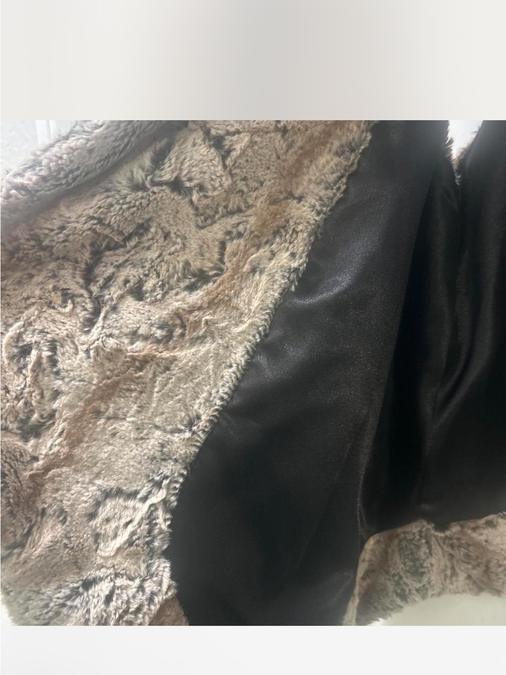 The Limited Gray Taupe Faux Fur Capelet Poncho Open Front Cozy Wrap - Picture 5 of 5